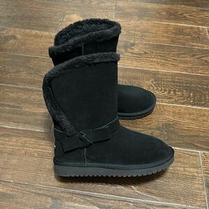 KOOLABURRA By UGG Short Black ARLENA SHORT Bow Faux Fur-lined Lightweight